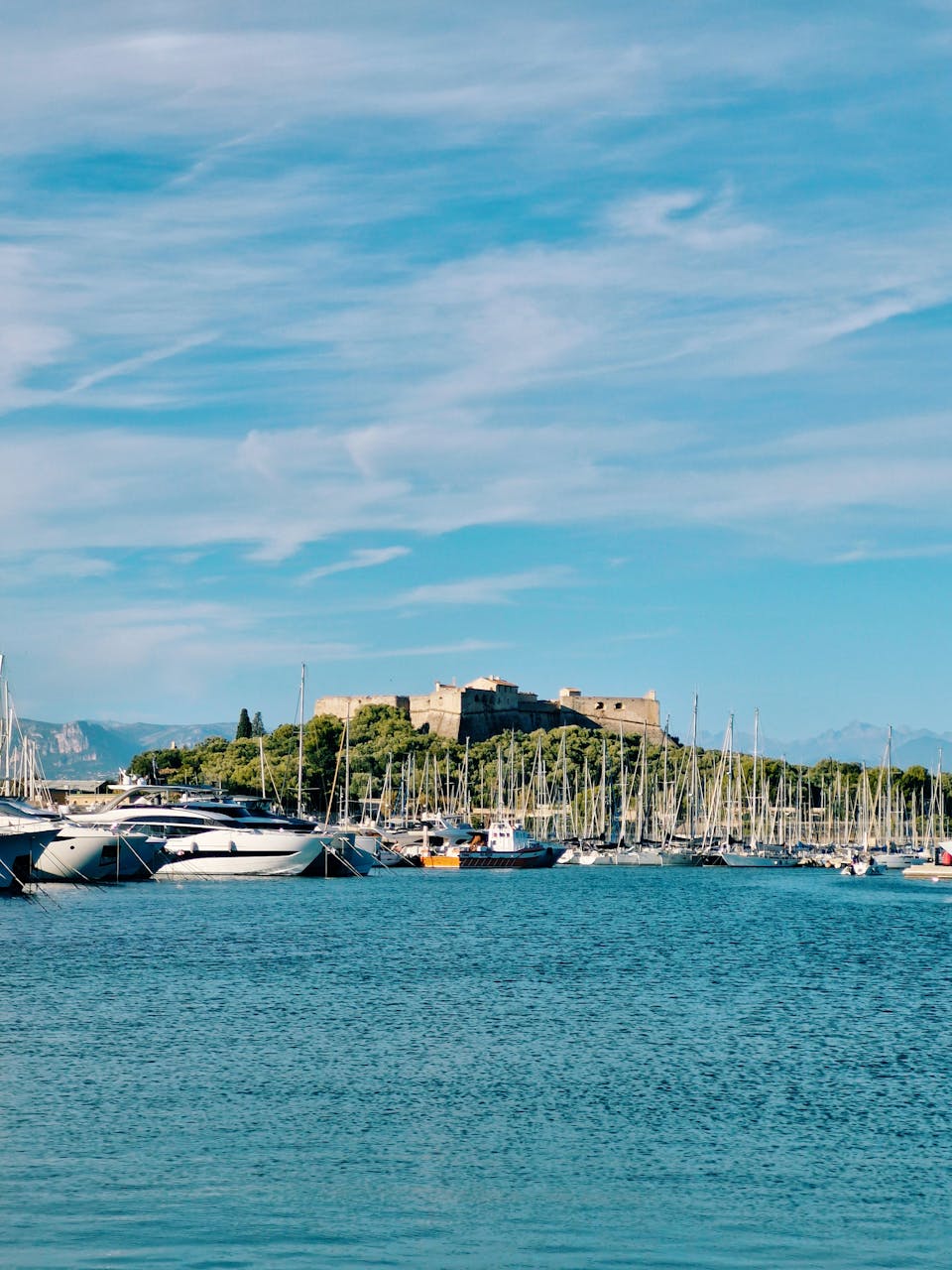 Transfert privé Aéroport Nice vers Antibes & Cap-Ferrat — Fort Carré