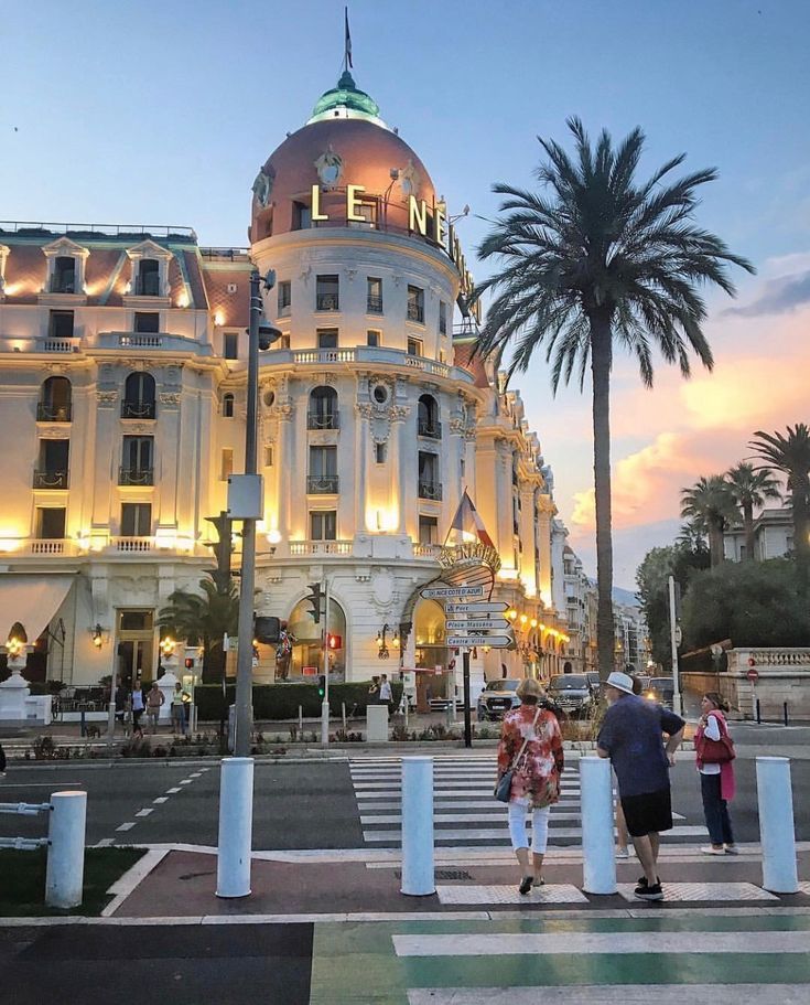 Hôtel Negresco à Nice — chauffeur privé Transfer by Cab